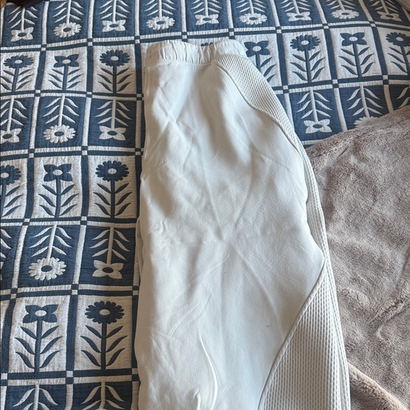 Lululemon Mixed Fabric Relaxed-Fit Tapered High-Rise Pant - medium - Picture 5 of 6